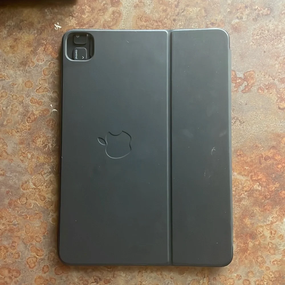Apple keyfolio case for 11”